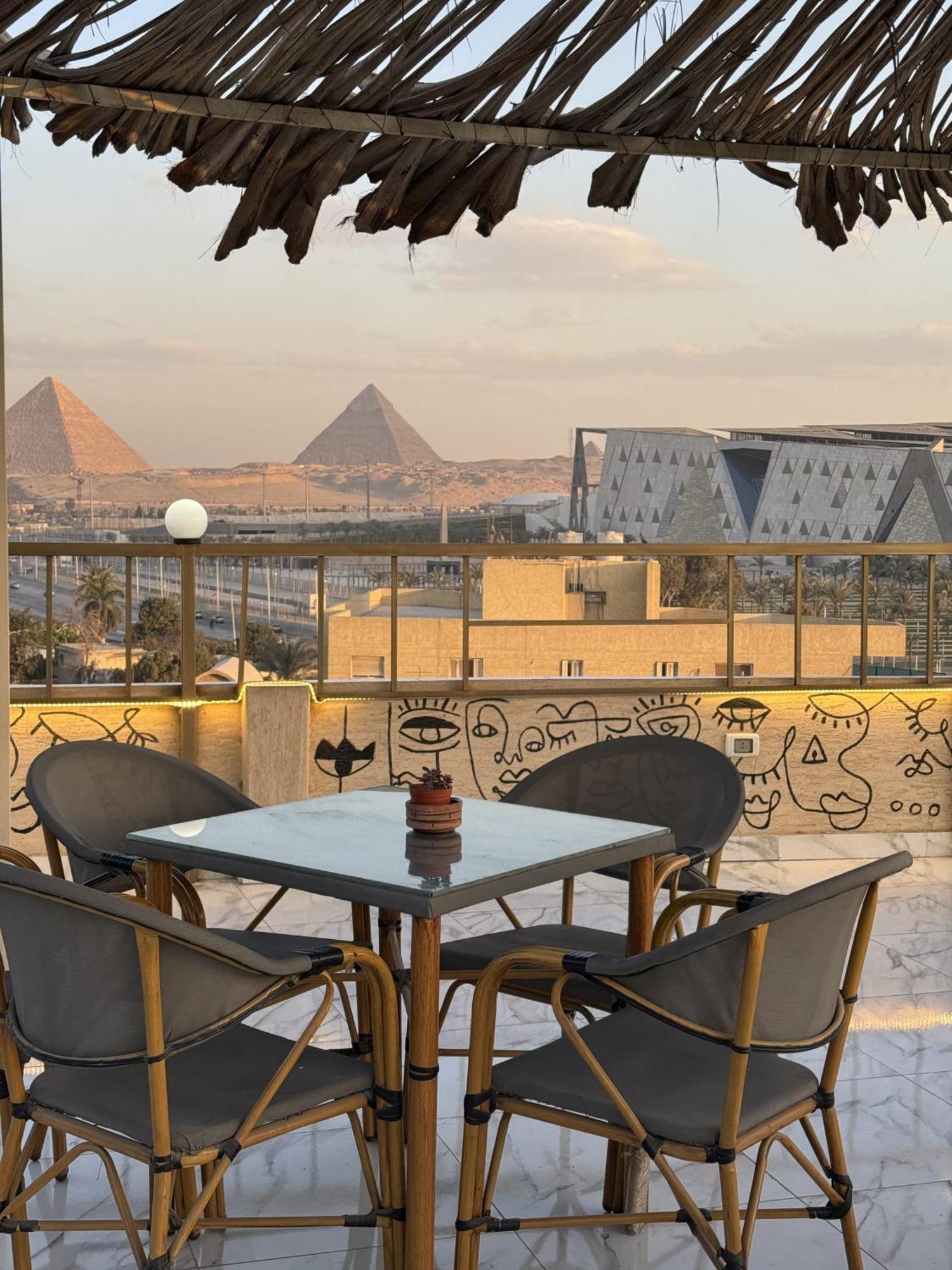 Topview Pyramids And Museum Nazlat as Sammān Kültér fotó
